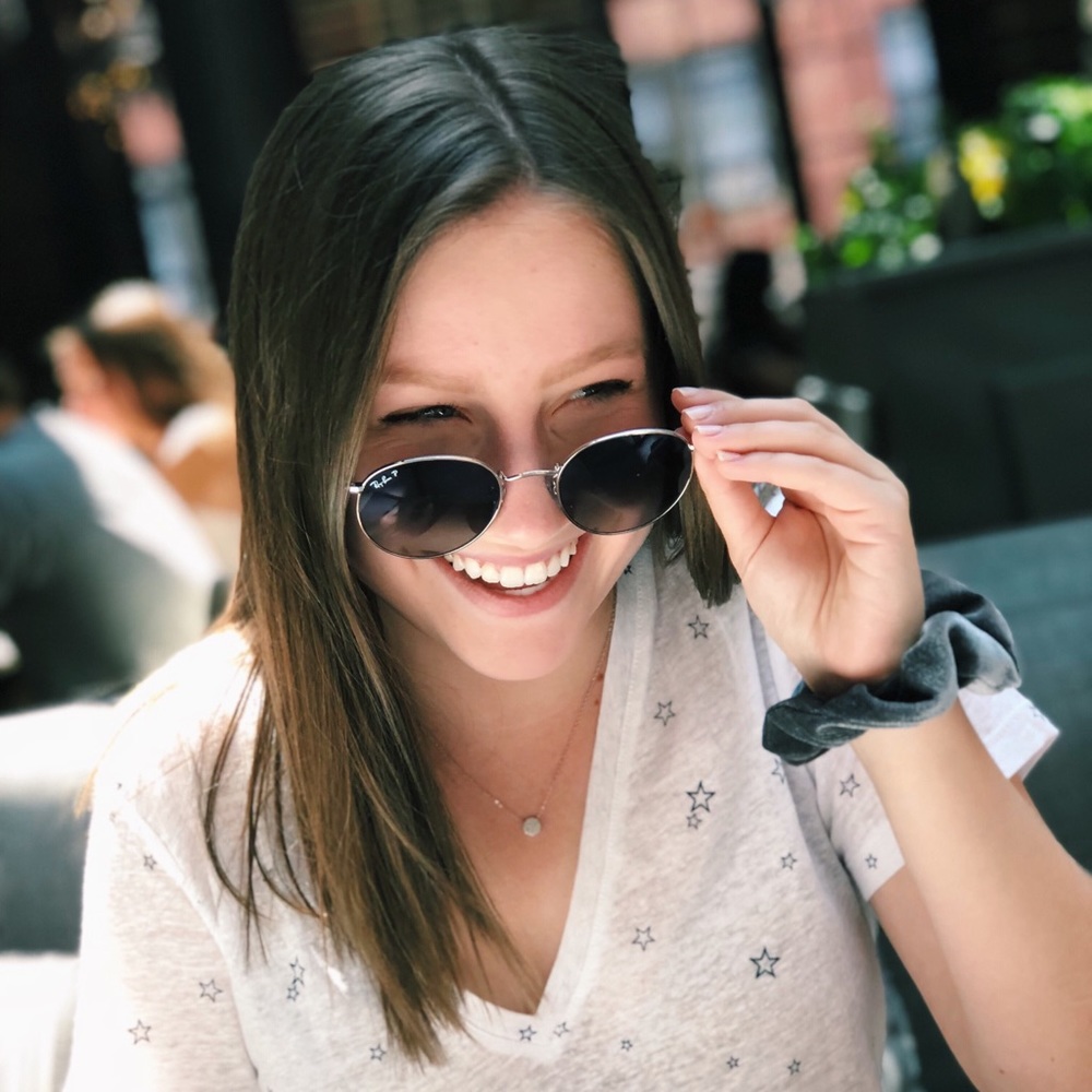 Meet your Posher, Danielle